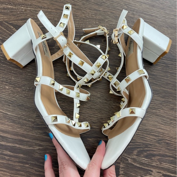 ROCKSTUD ANKLE STRAP SANDAL 60 MM - Picture 9 of 15